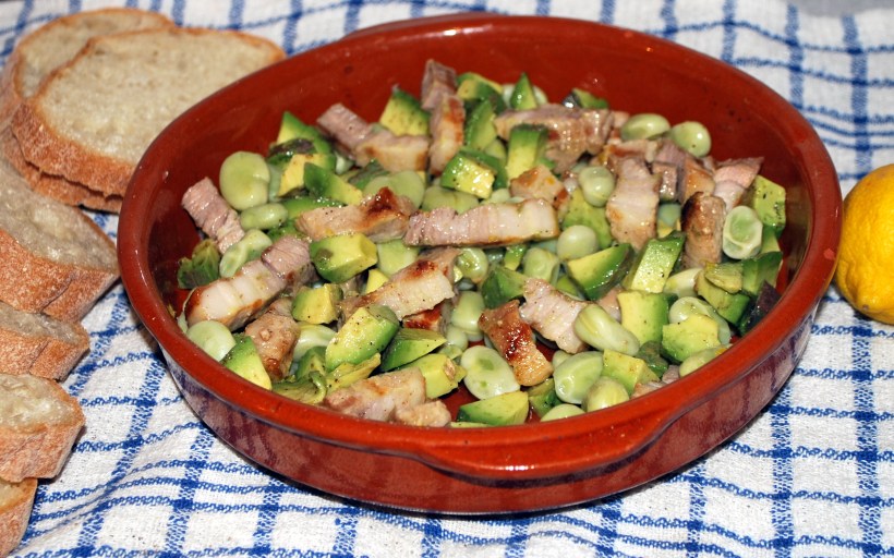Broad beans with pork belly (3)